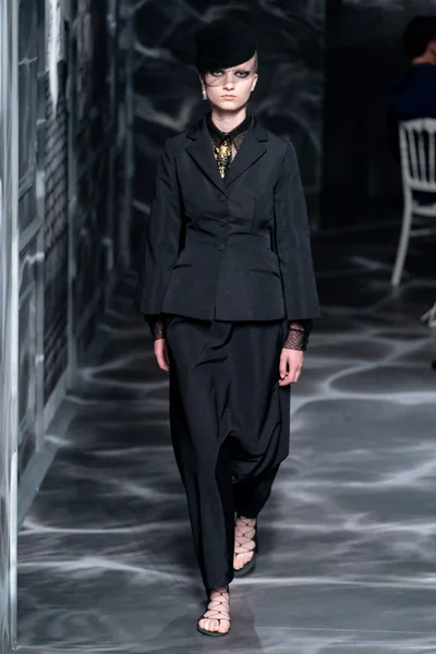Look 18